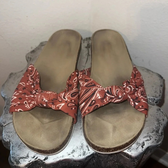 AE Knotted Bandana Sandals 2 for $22❇️‎ - Picture 2 of 5